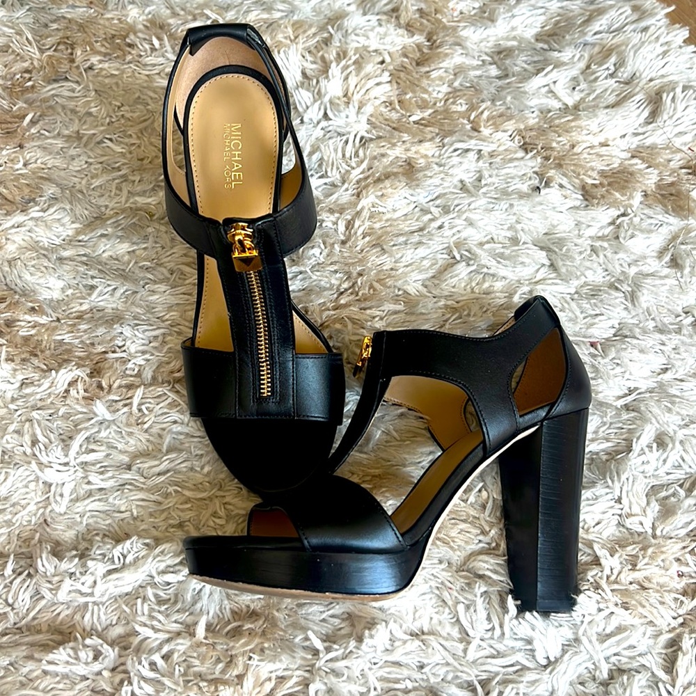 MICHAEL KORS black leather heels size 7